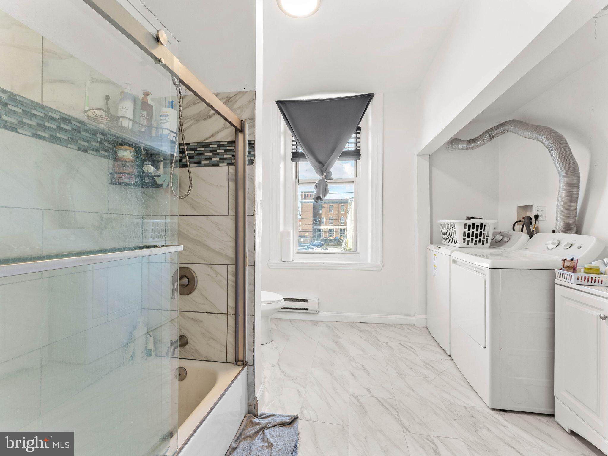 1542 W DIAMOND STREET