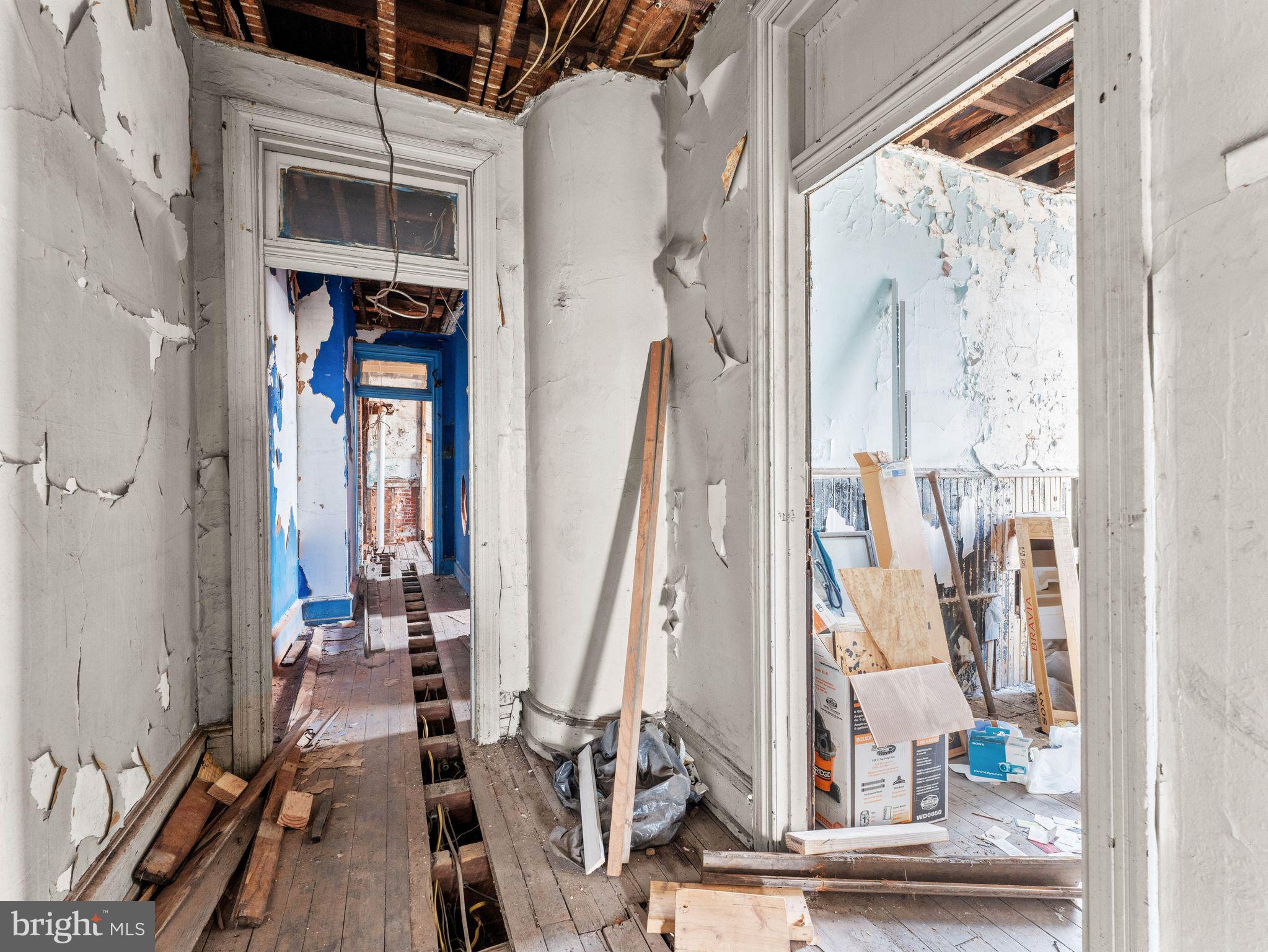 1542 W DIAMOND STREET