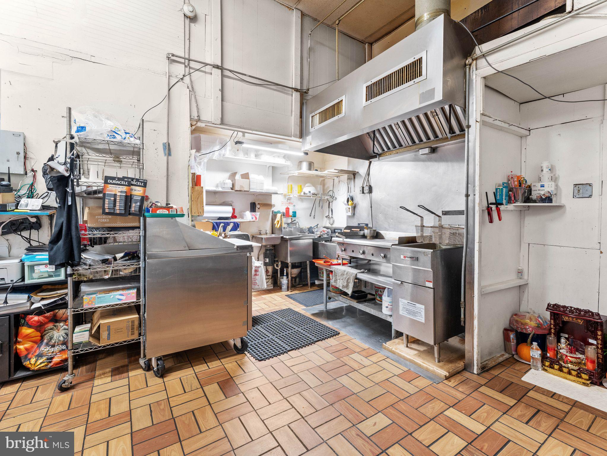 1542 W DIAMOND STREET