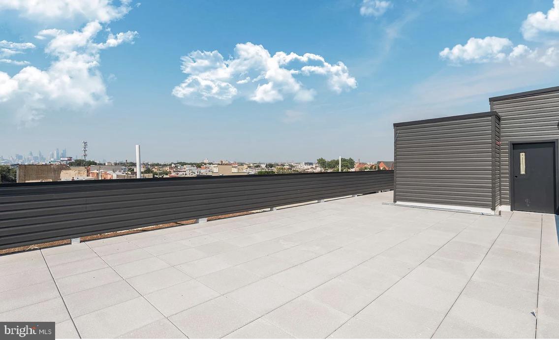 337 3037 RICHMOND STREET 401