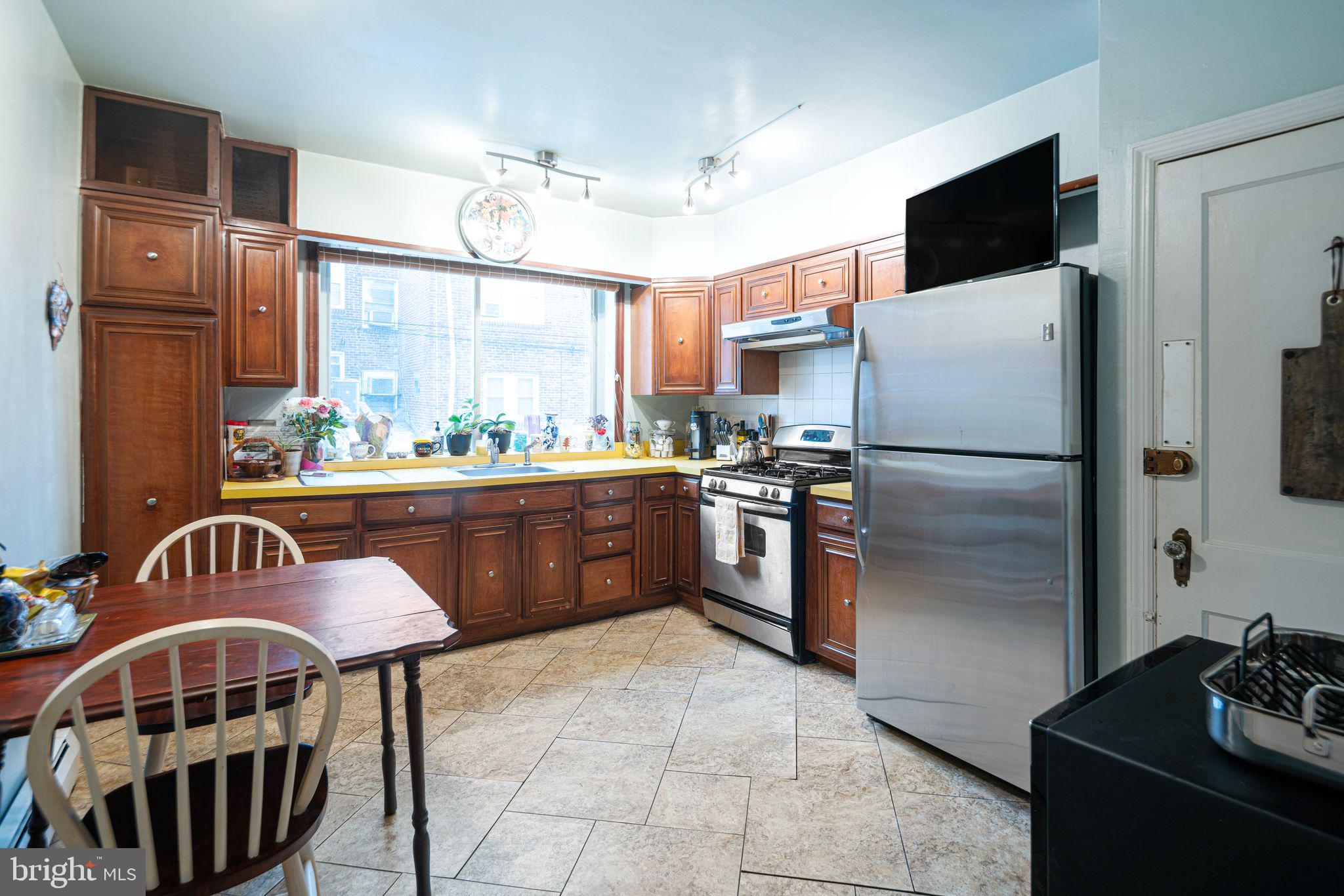 5735 W JEFFERSON STREET