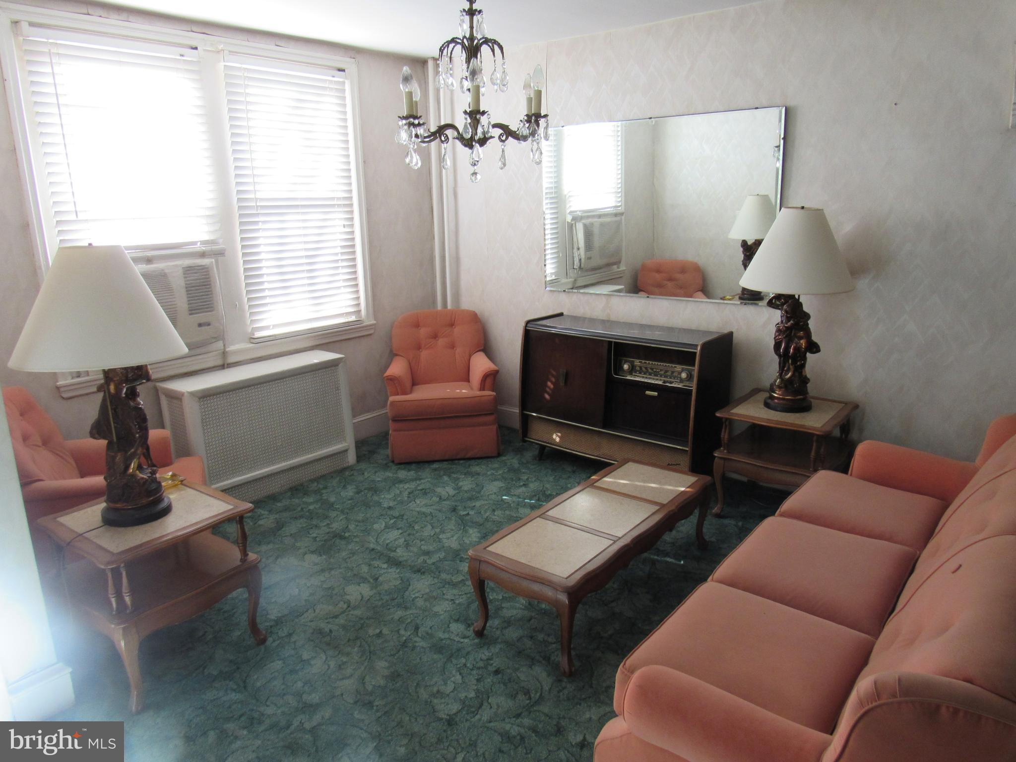 1033 CARPENTER STREET