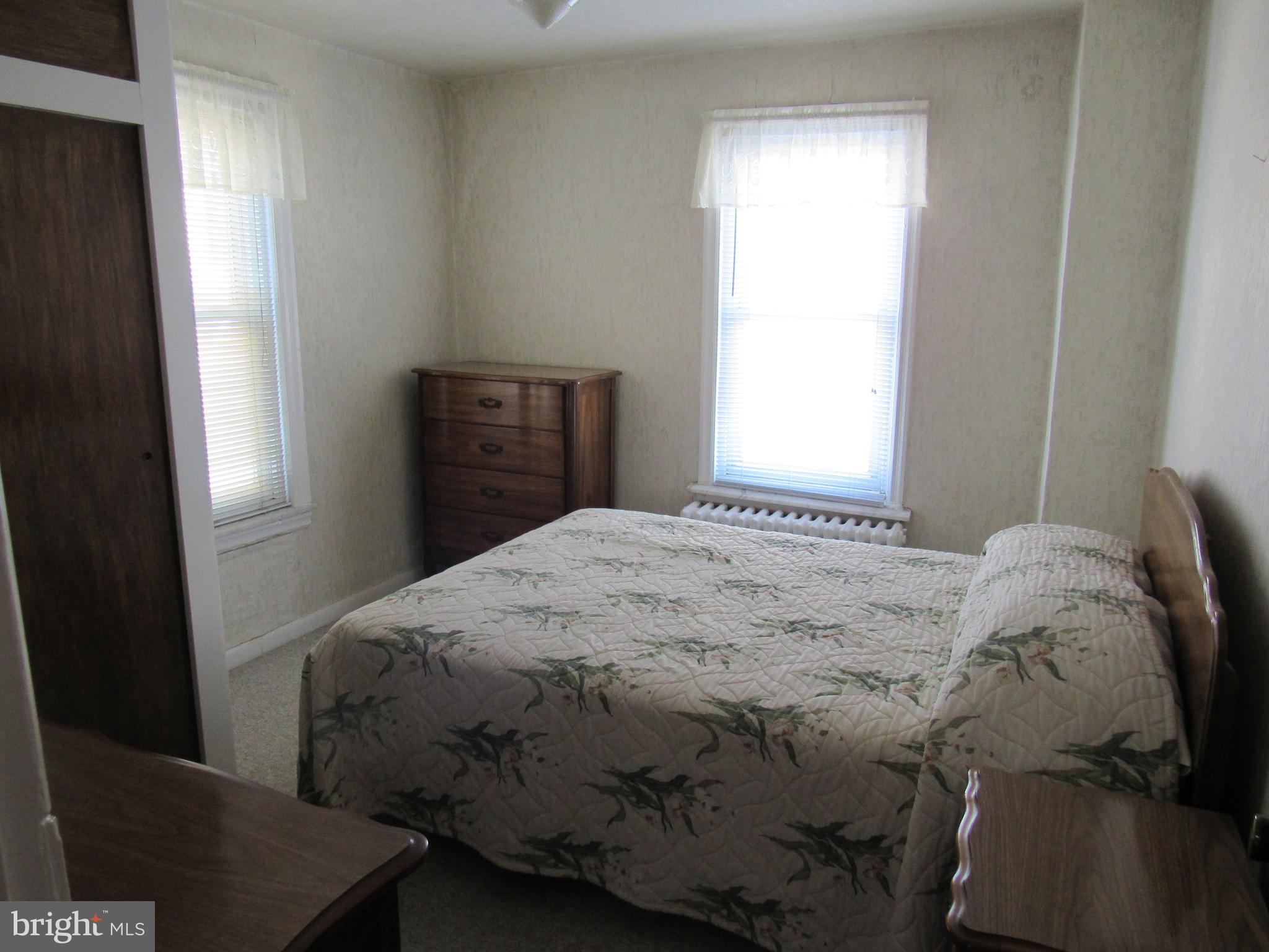 1033 CARPENTER STREET