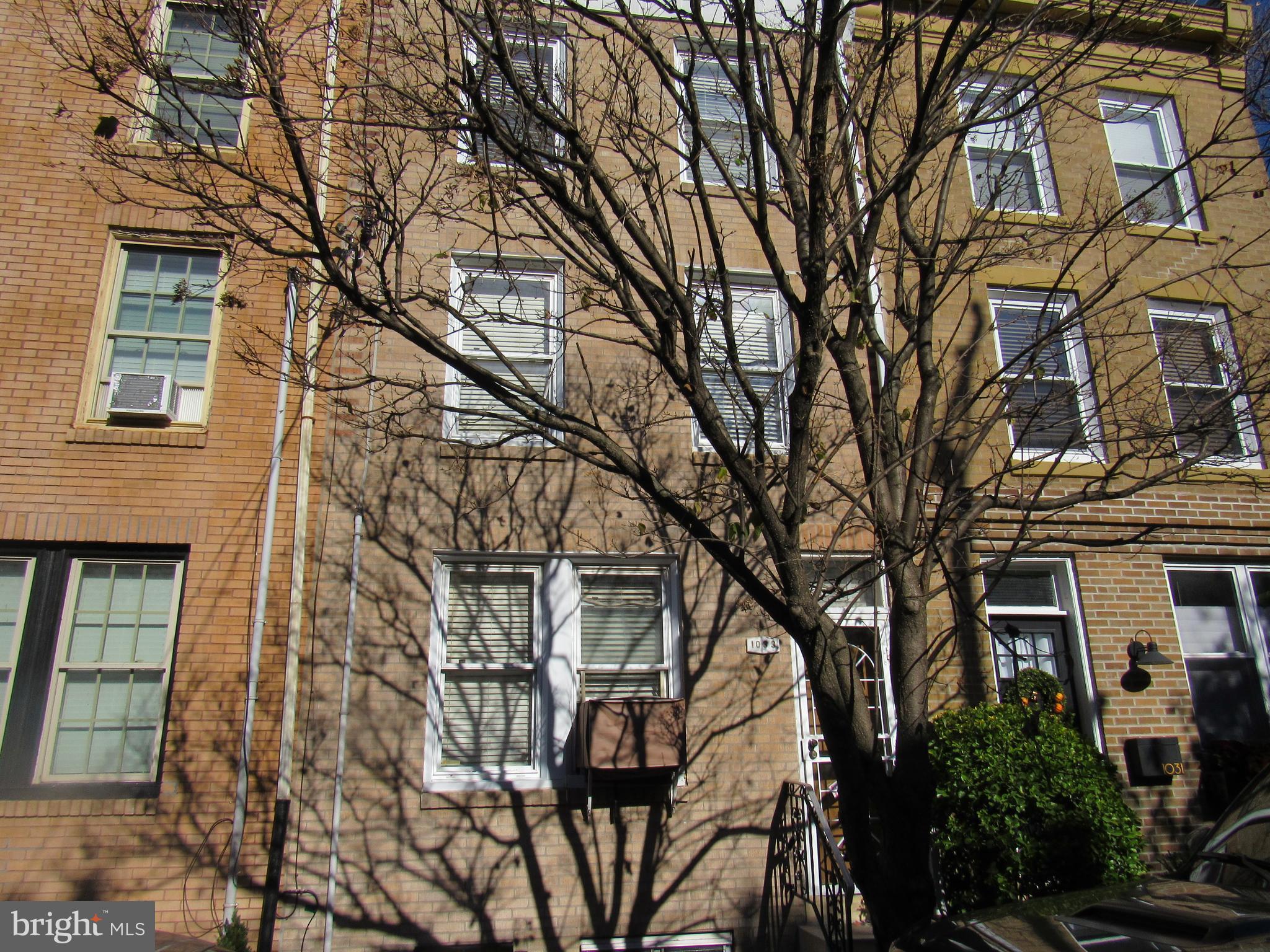 1033 CARPENTER STREET