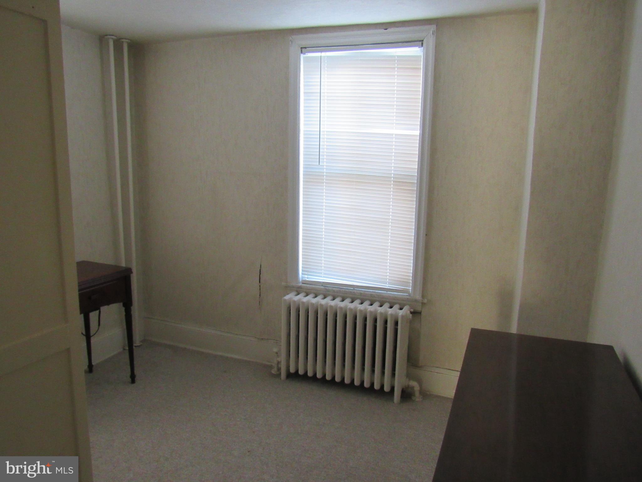 1033 CARPENTER STREET