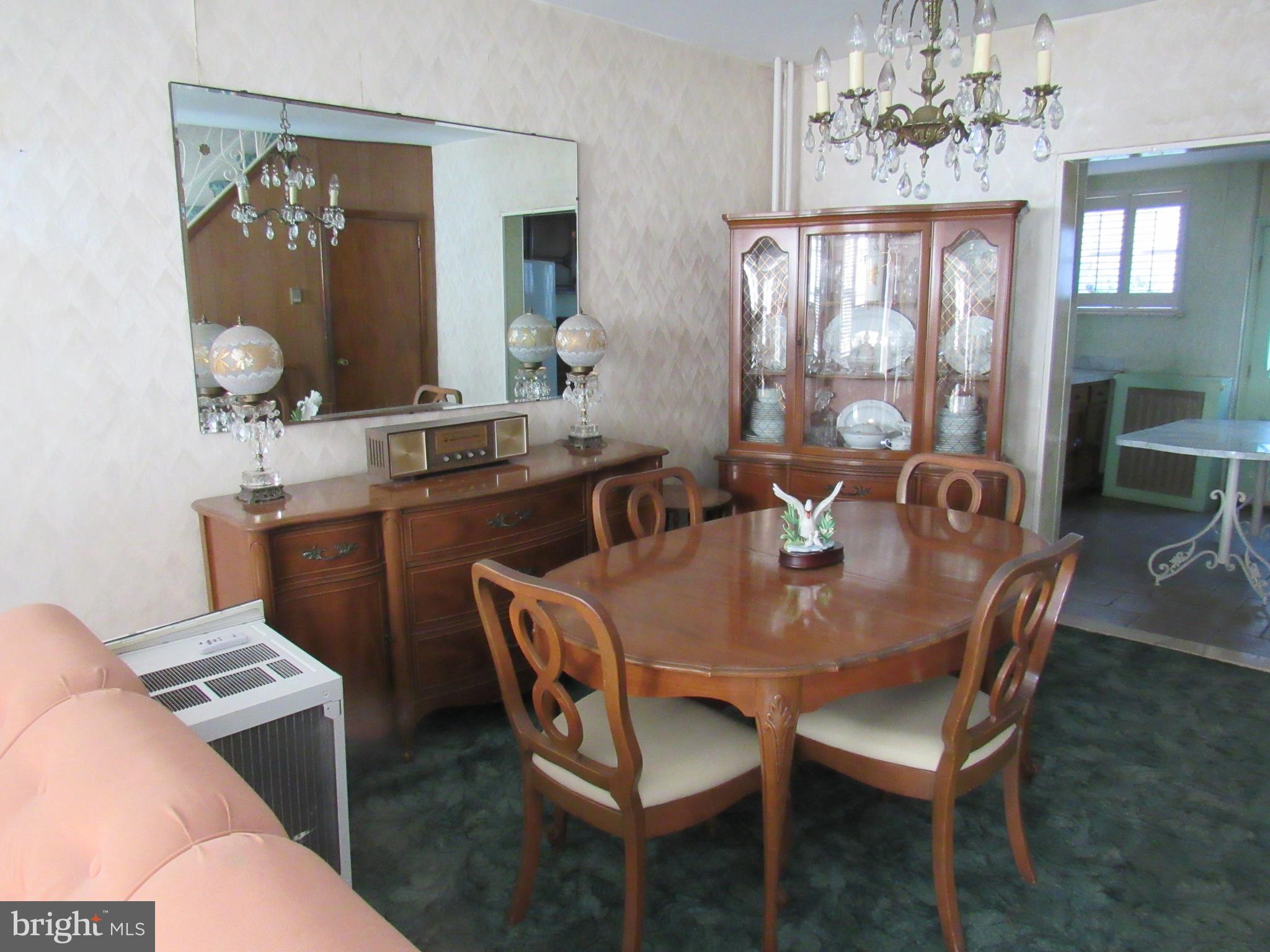 1033 CARPENTER STREET