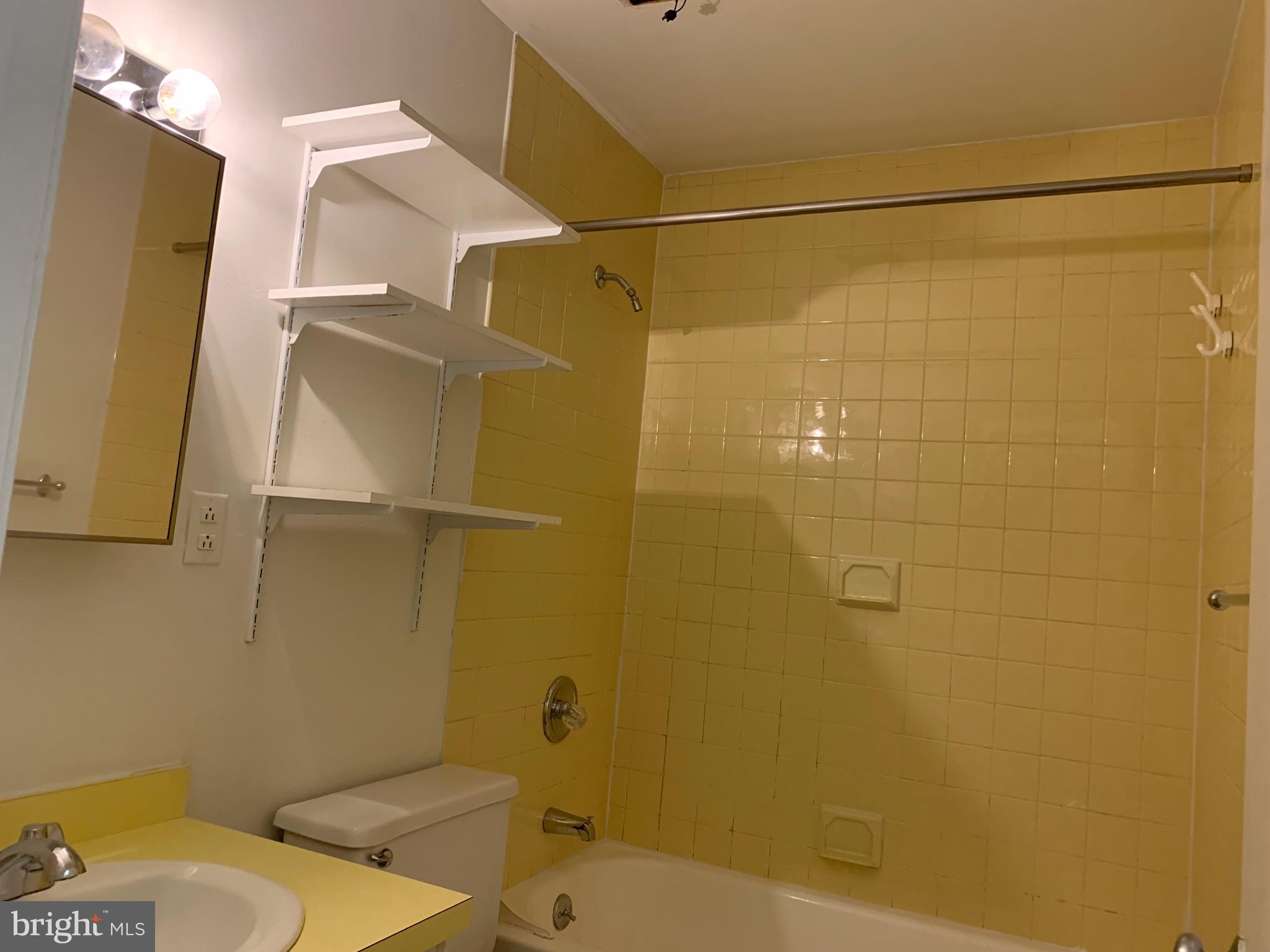 1203 LOCUST STREET 2F