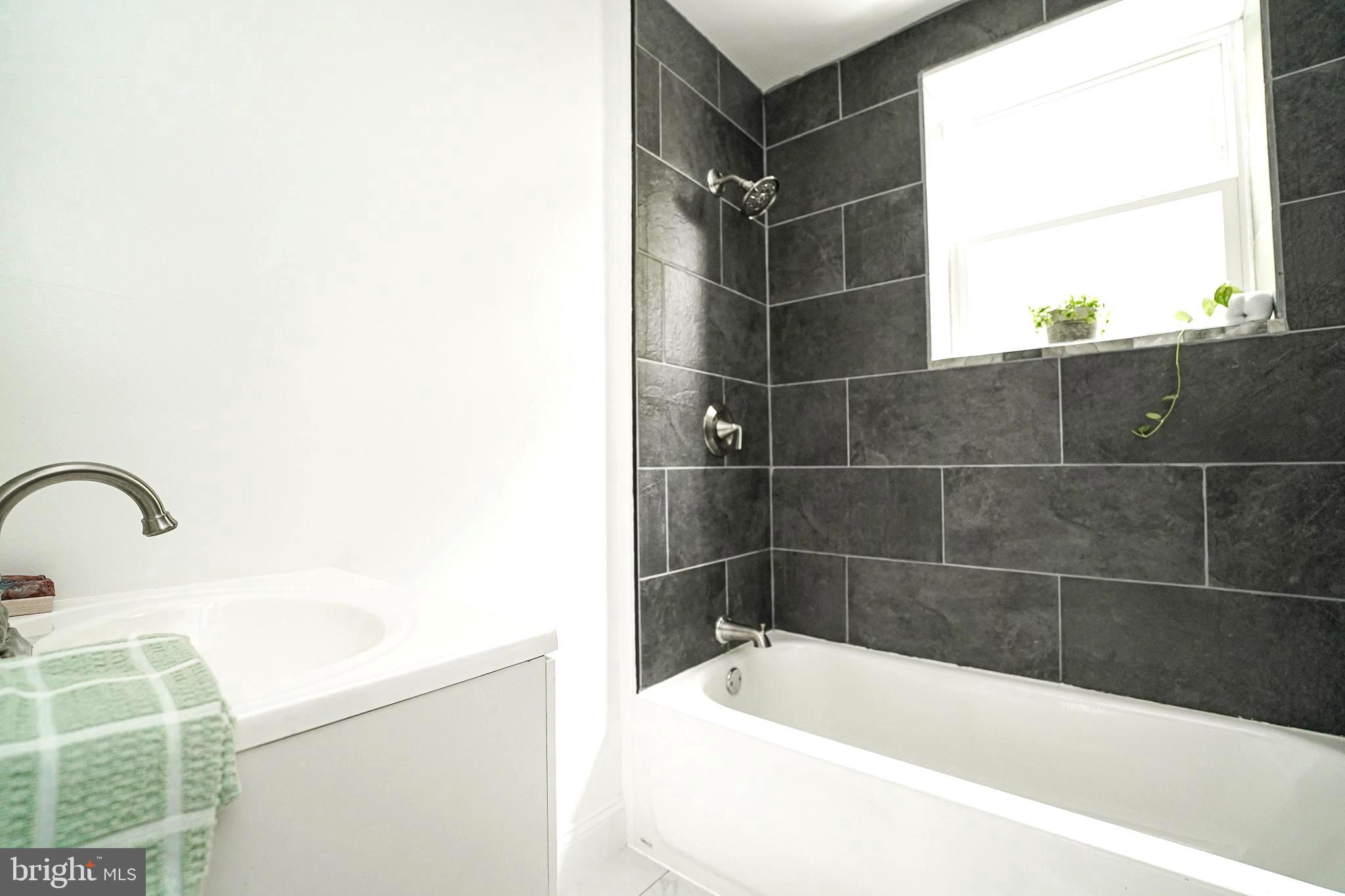 1847 E HAROLD STREET