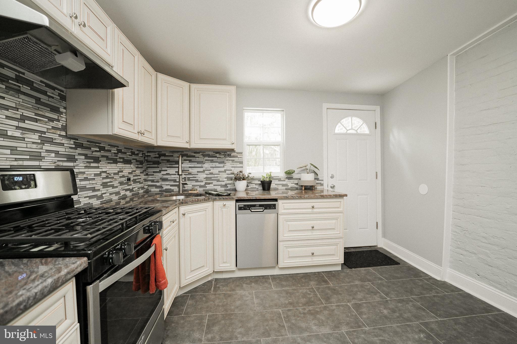 1847 E HAROLD STREET