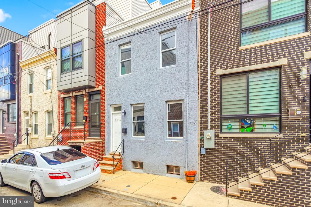 625 CANTRELL STREET