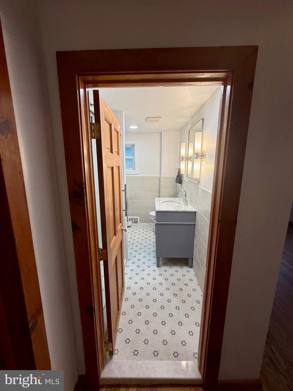 1249 E OXFORD STREET