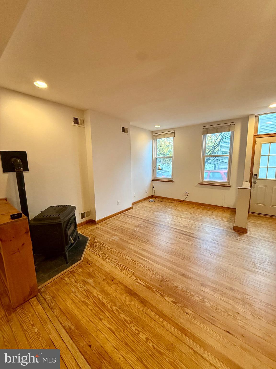 1249 E OXFORD STREET