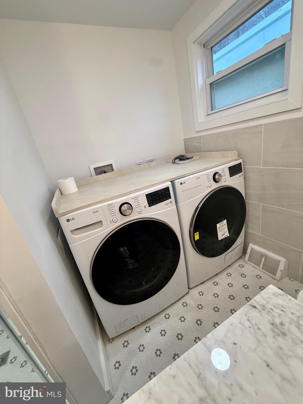 1249 E OXFORD STREET