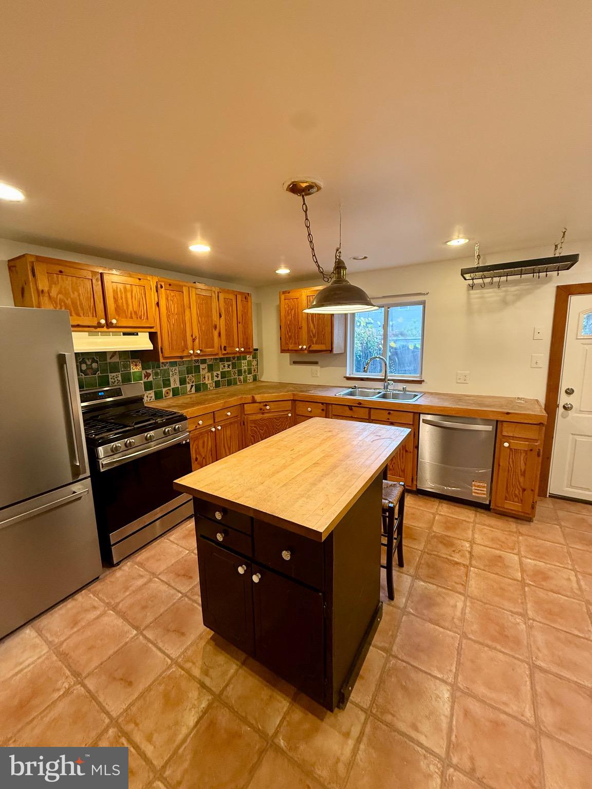 1249 E OXFORD STREET