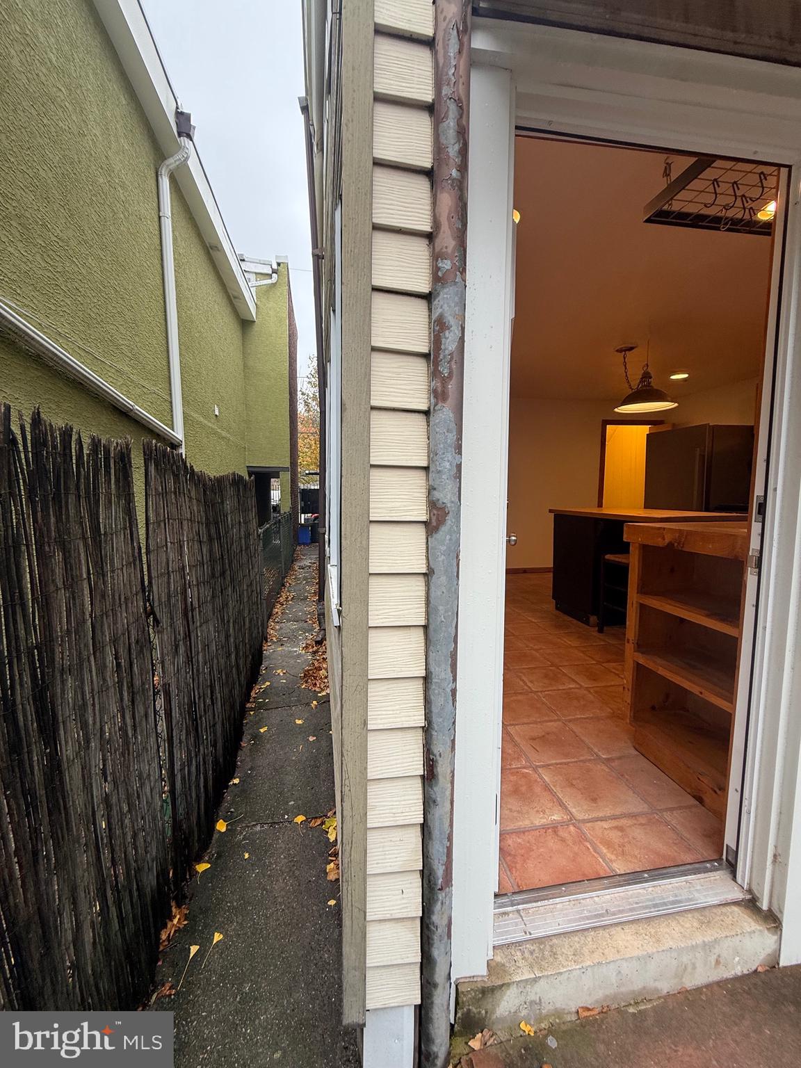 1249 E OXFORD STREET