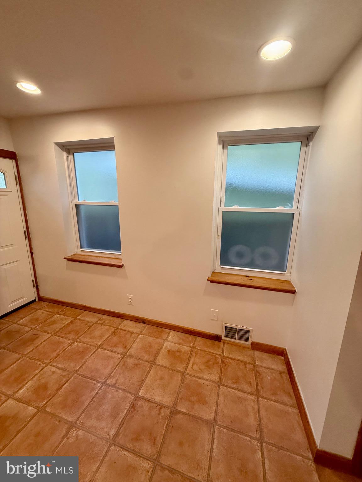 1249 E OXFORD STREET