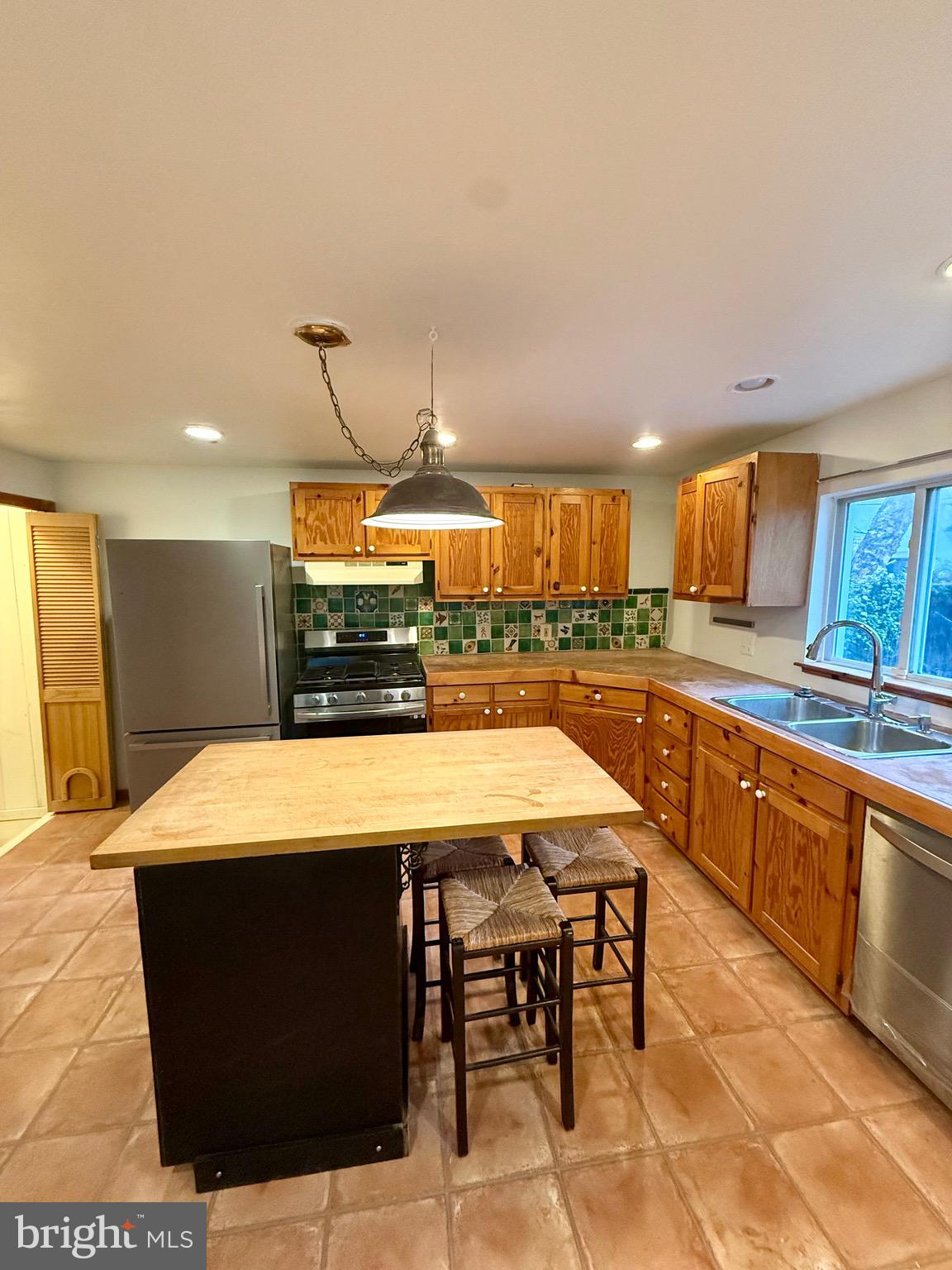 1249 E OXFORD STREET