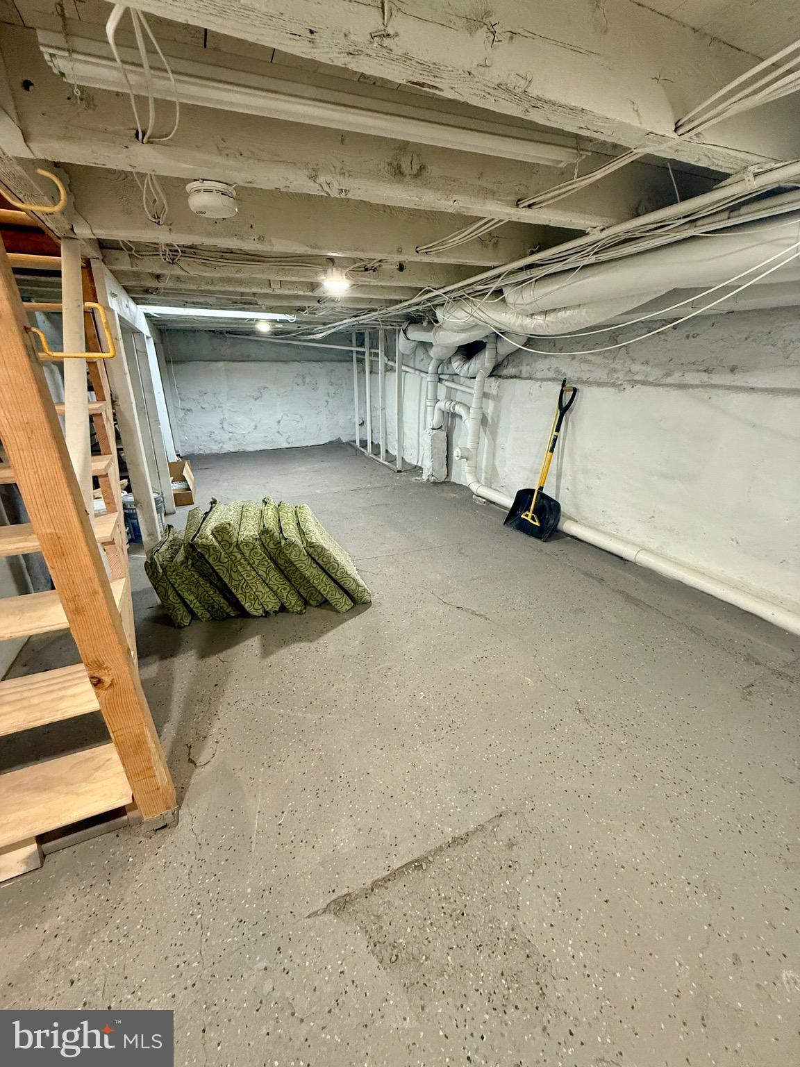 1249 E OXFORD STREET