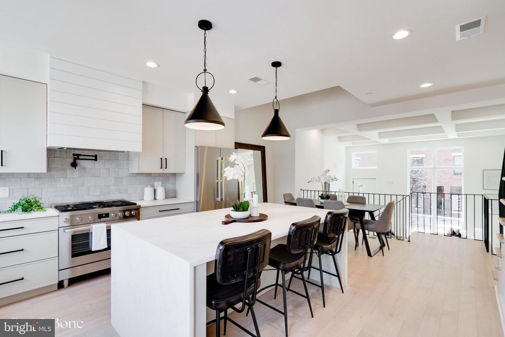 964 N 6TH STREET
