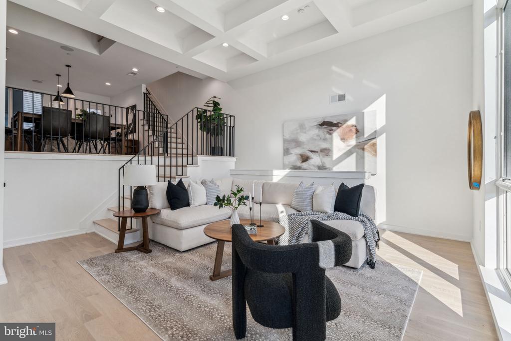 964 N 6TH STREET
