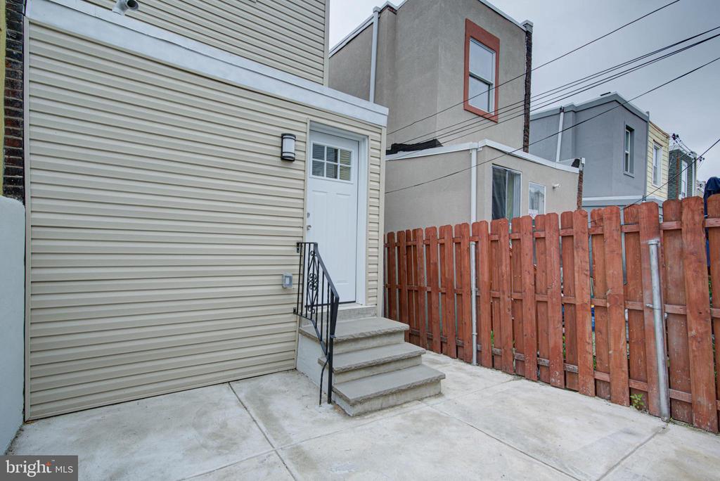 2878 CEDAR STREET