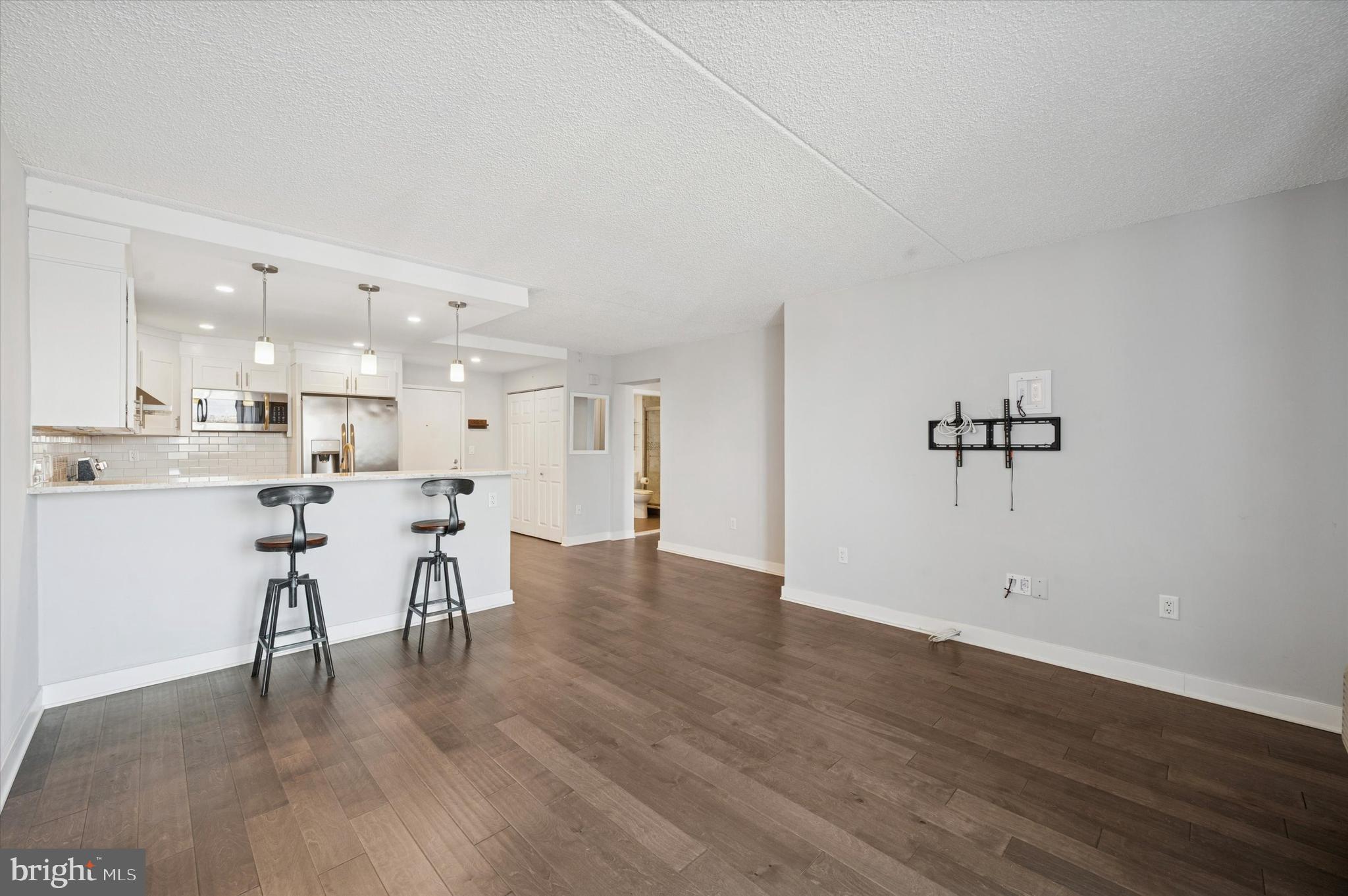 200 LOMBARD STREET 10 739