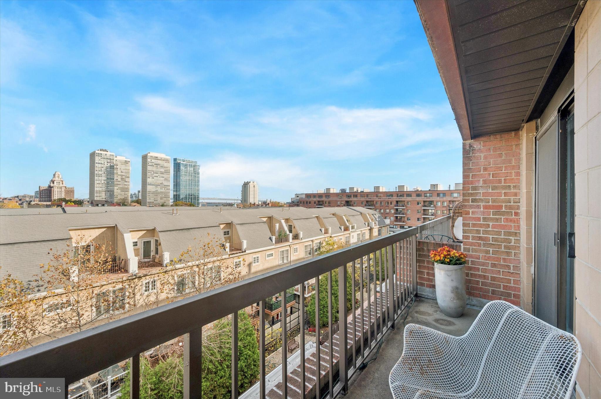 200 LOMBARD STREET 10 739