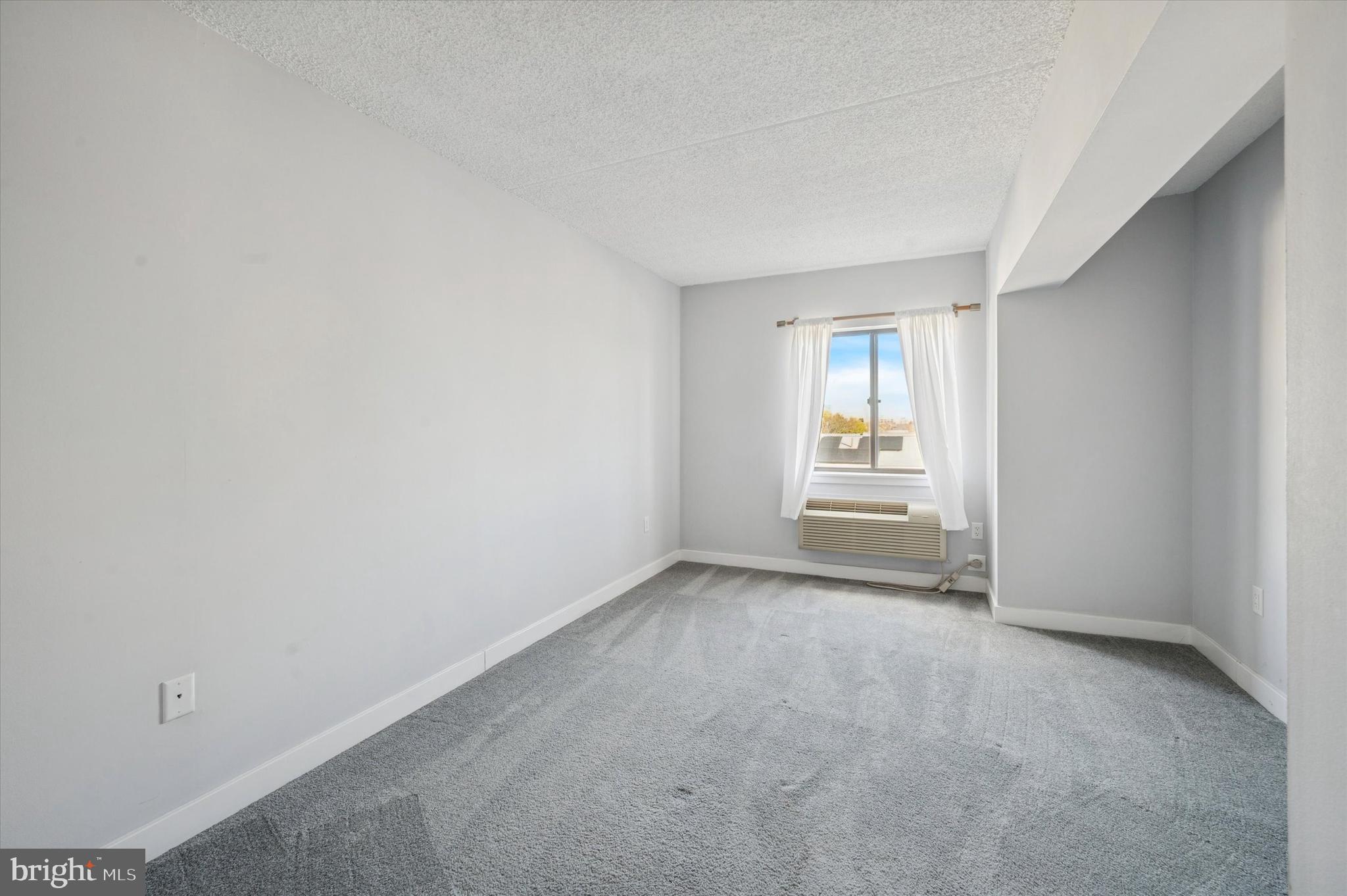 200 LOMBARD STREET 10 739