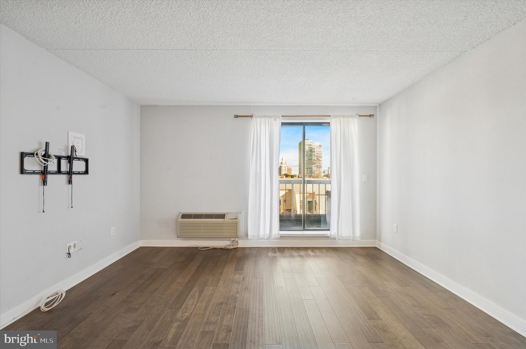 200 LOMBARD STREET 10 739