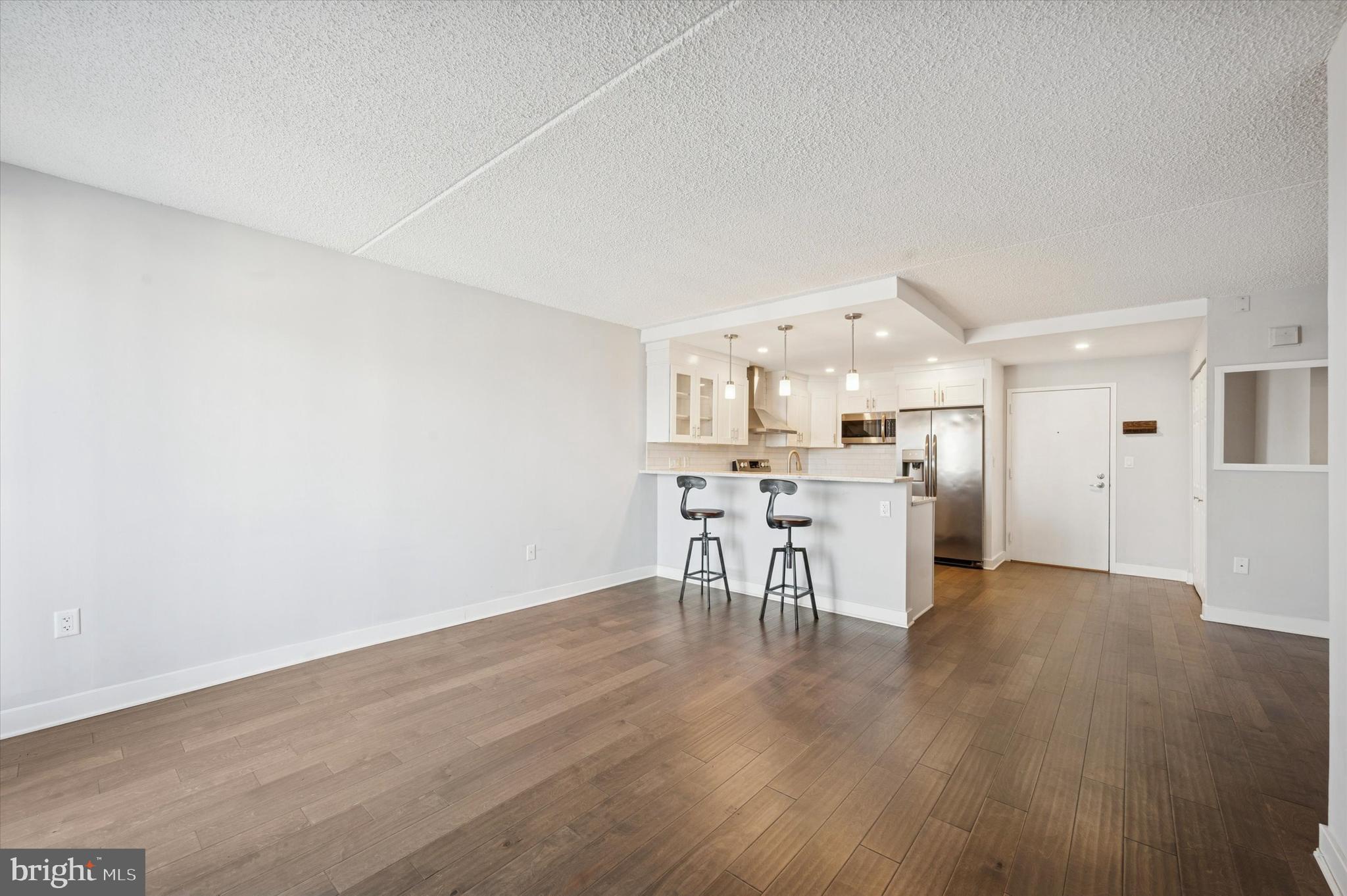 200 LOMBARD STREET 10 739