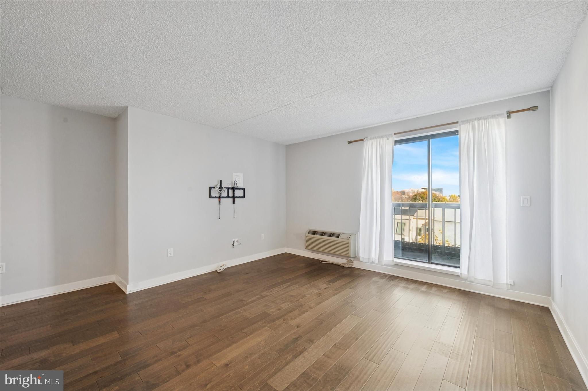 200 LOMBARD STREET 10 739