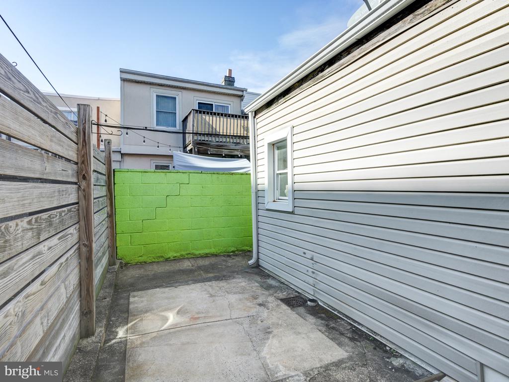 3258 LIVINGSTON STREET