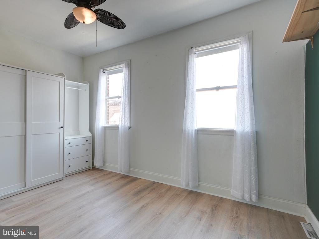 3258 LIVINGSTON STREET