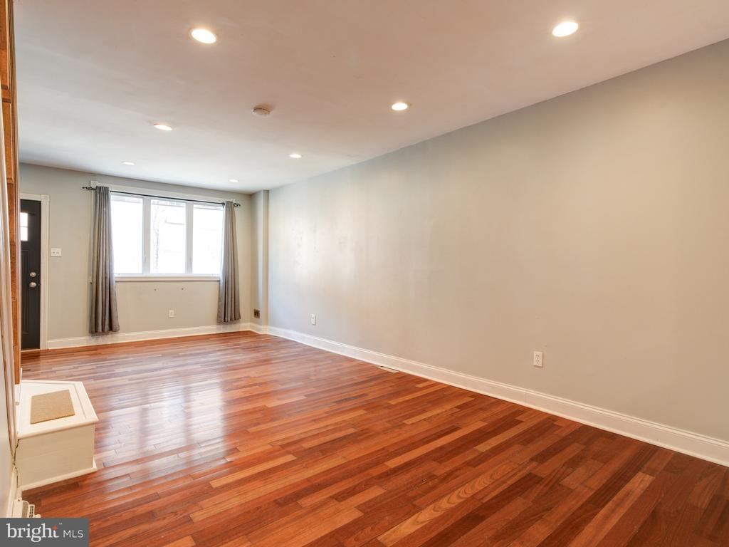3258 LIVINGSTON STREET