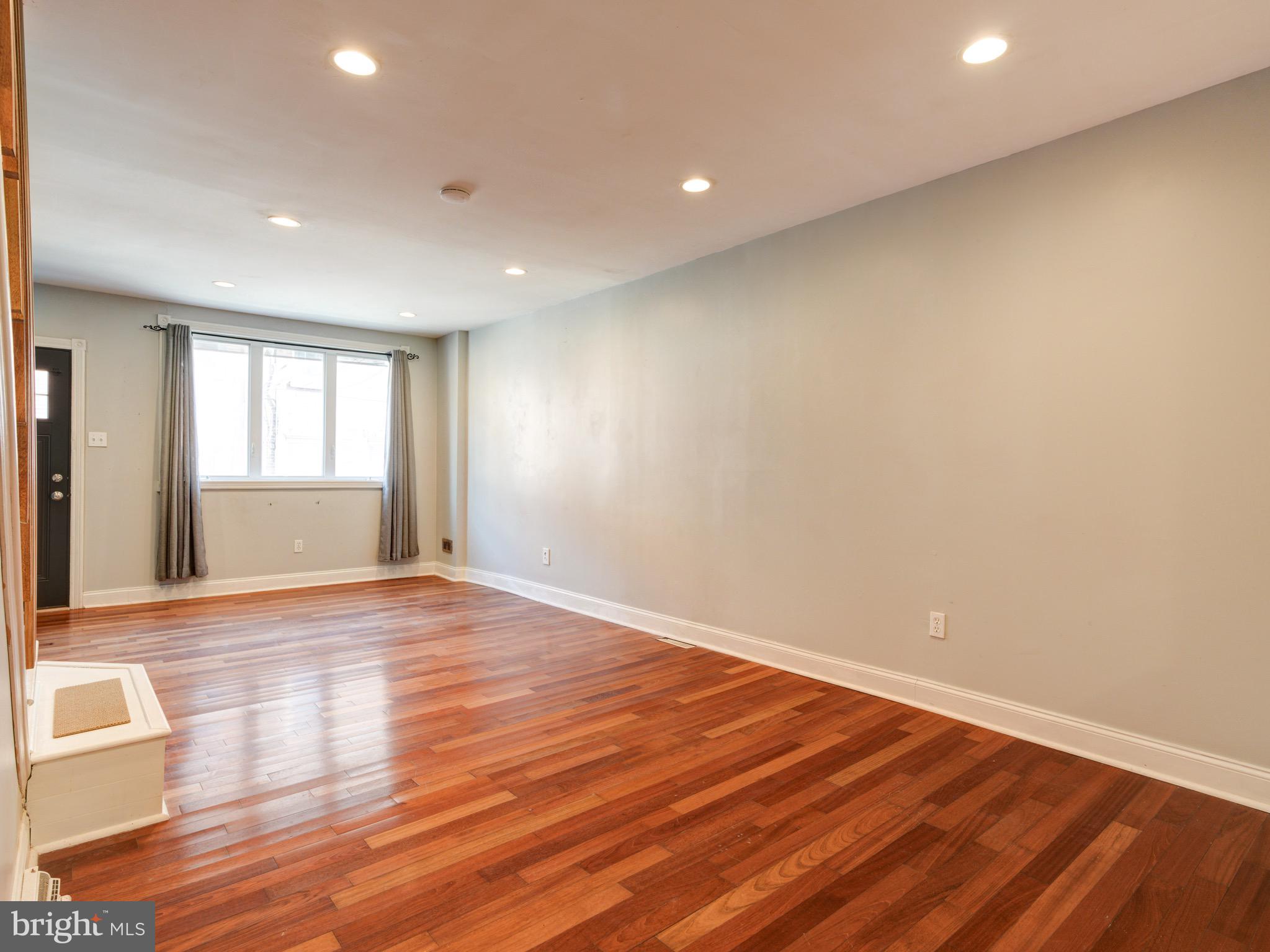 3258 LIVINGSTON STREET