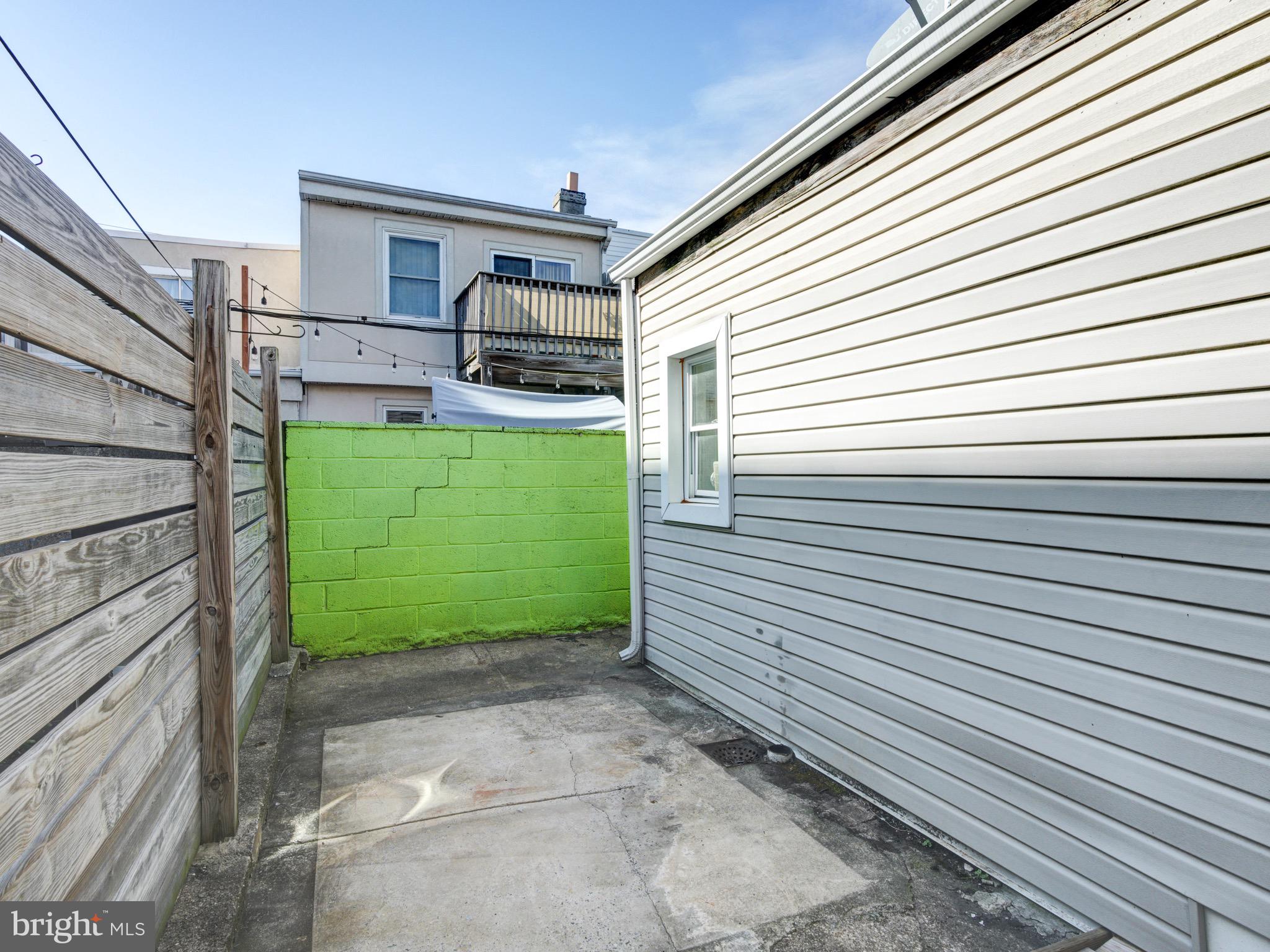 3258 LIVINGSTON STREET