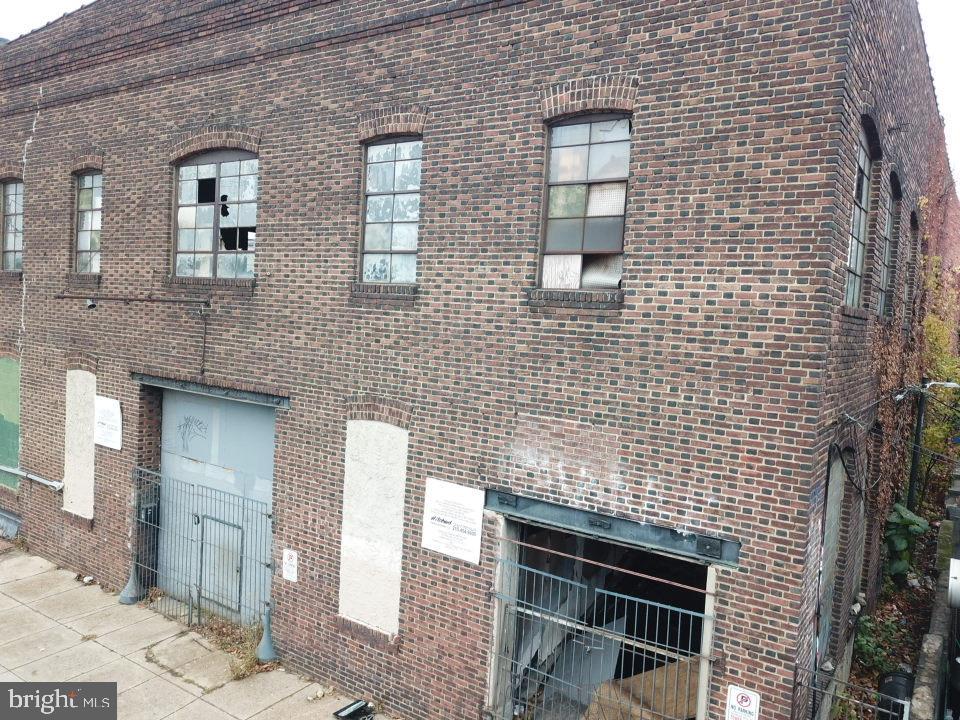 2001 N 19TH STREET 17