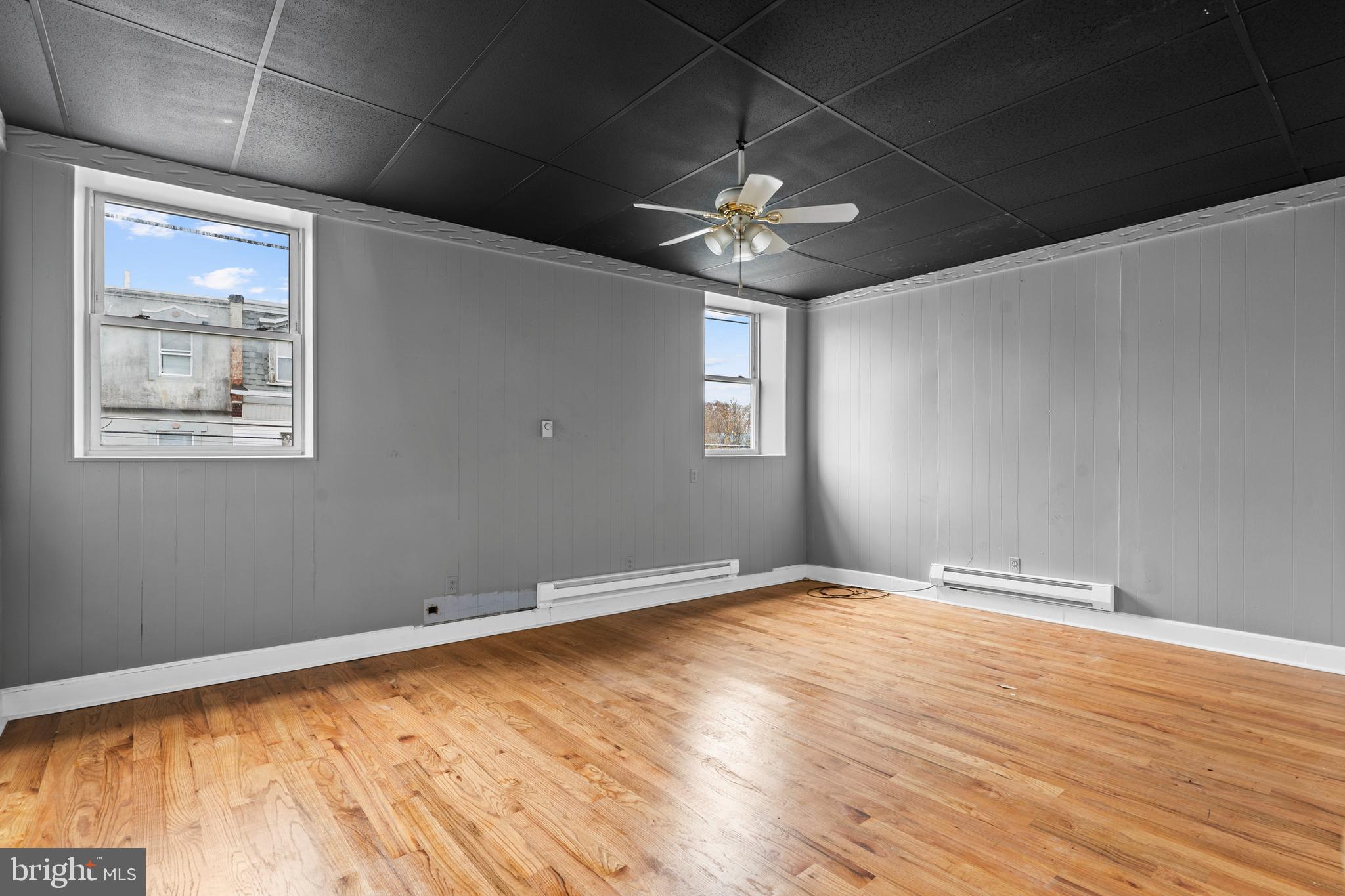 4830 LONGSHORE AVENUE