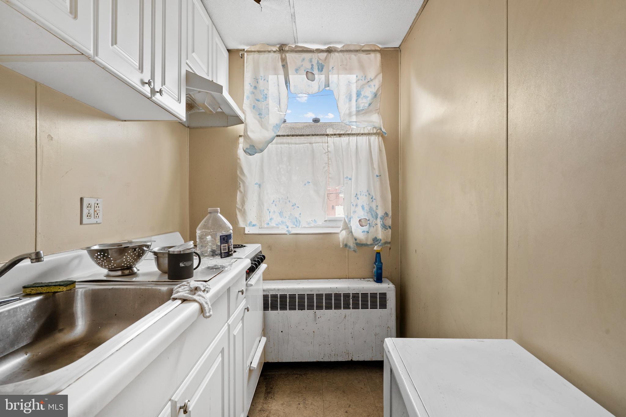 4830 LONGSHORE AVENUE