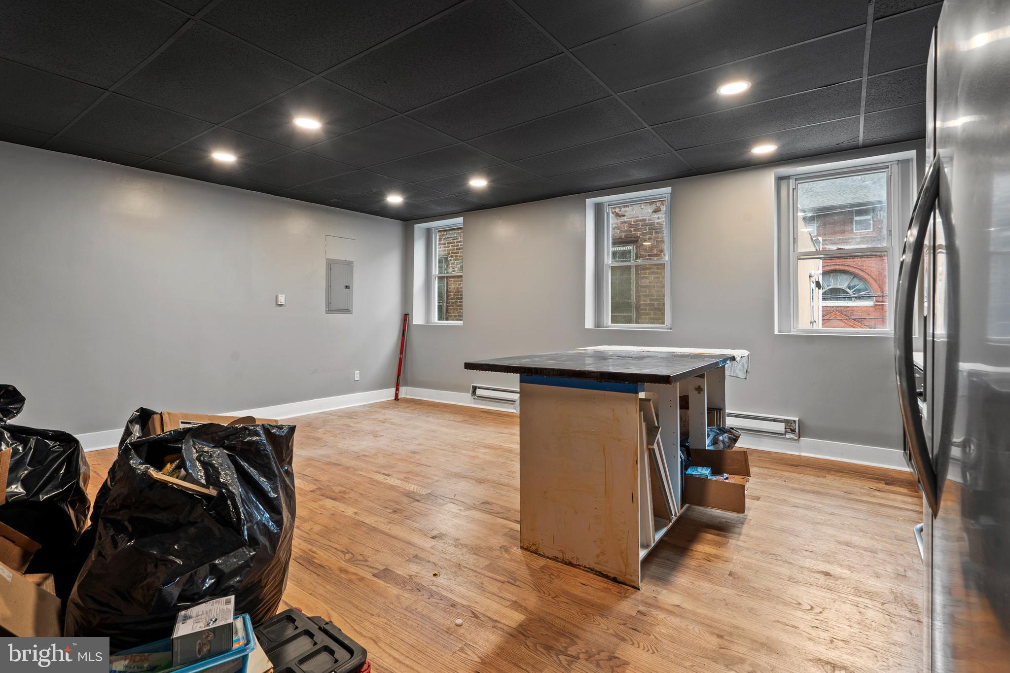 4830 LONGSHORE AVENUE