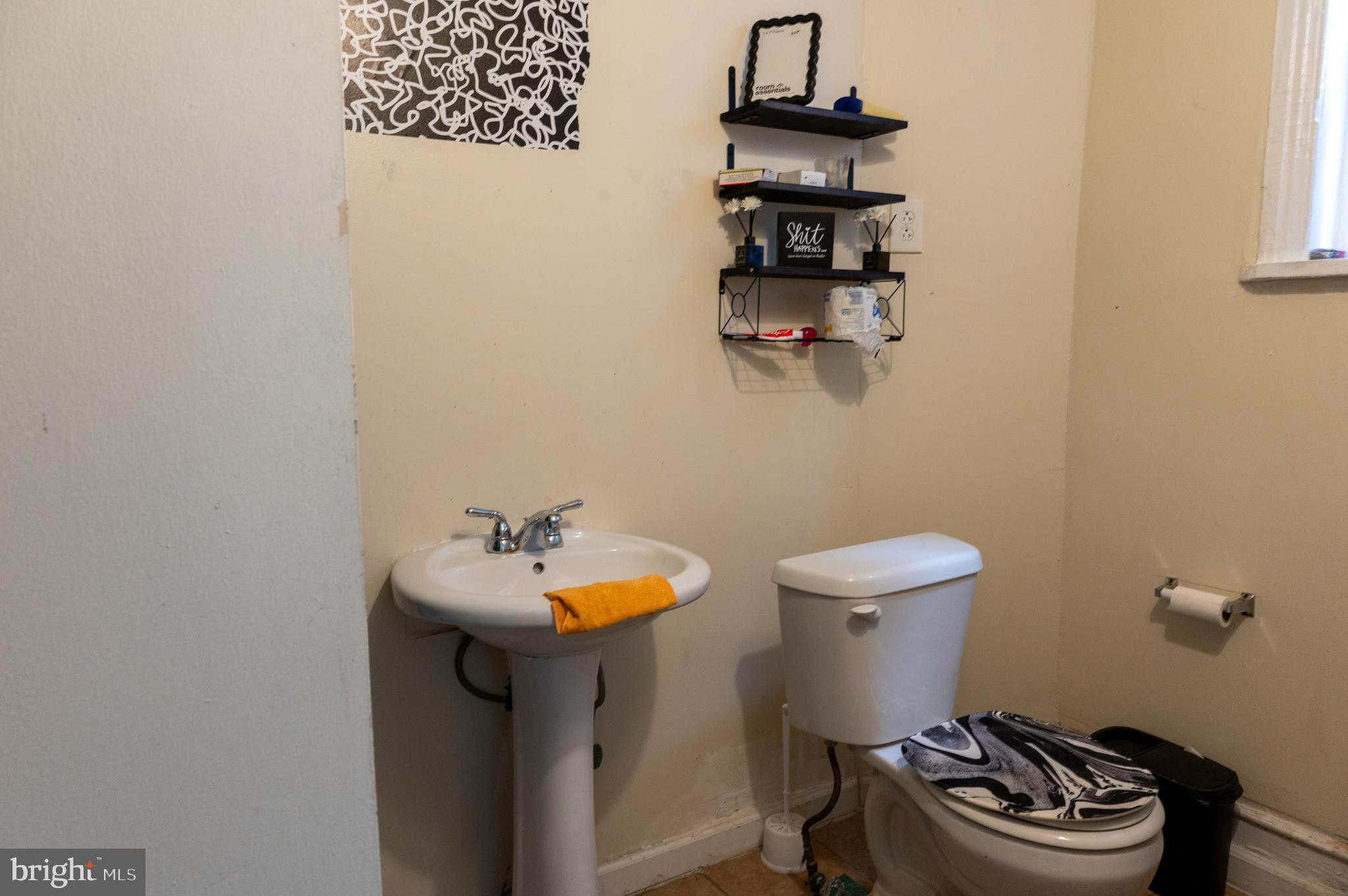 835 E CHELTEN AVENUE