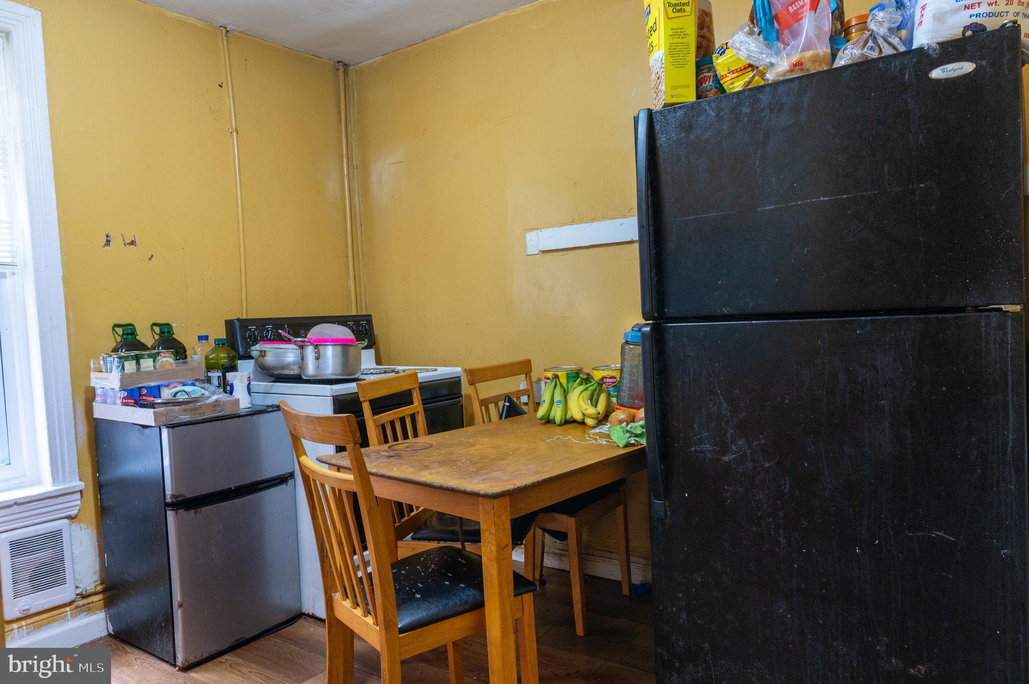 835 E CHELTEN AVENUE