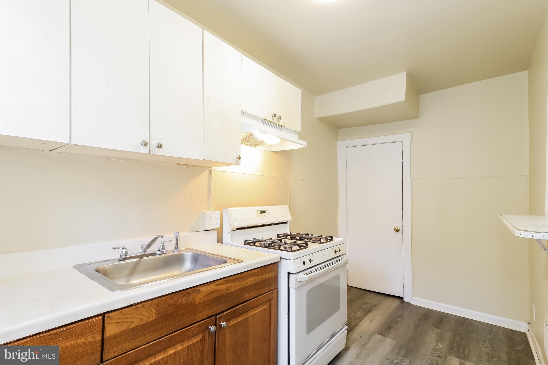 2503 S HOBSON STREET