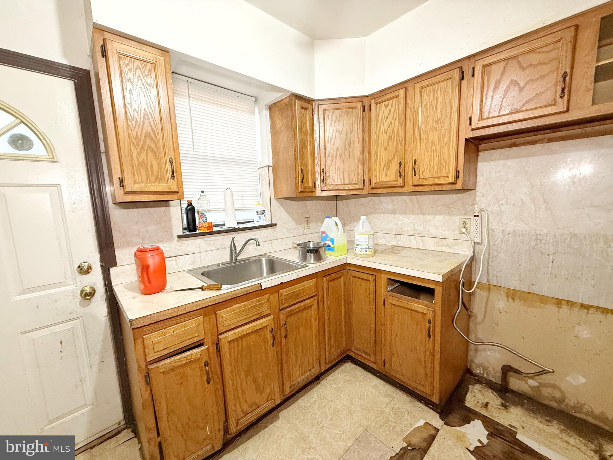 1605 S RINGGOLD STREET