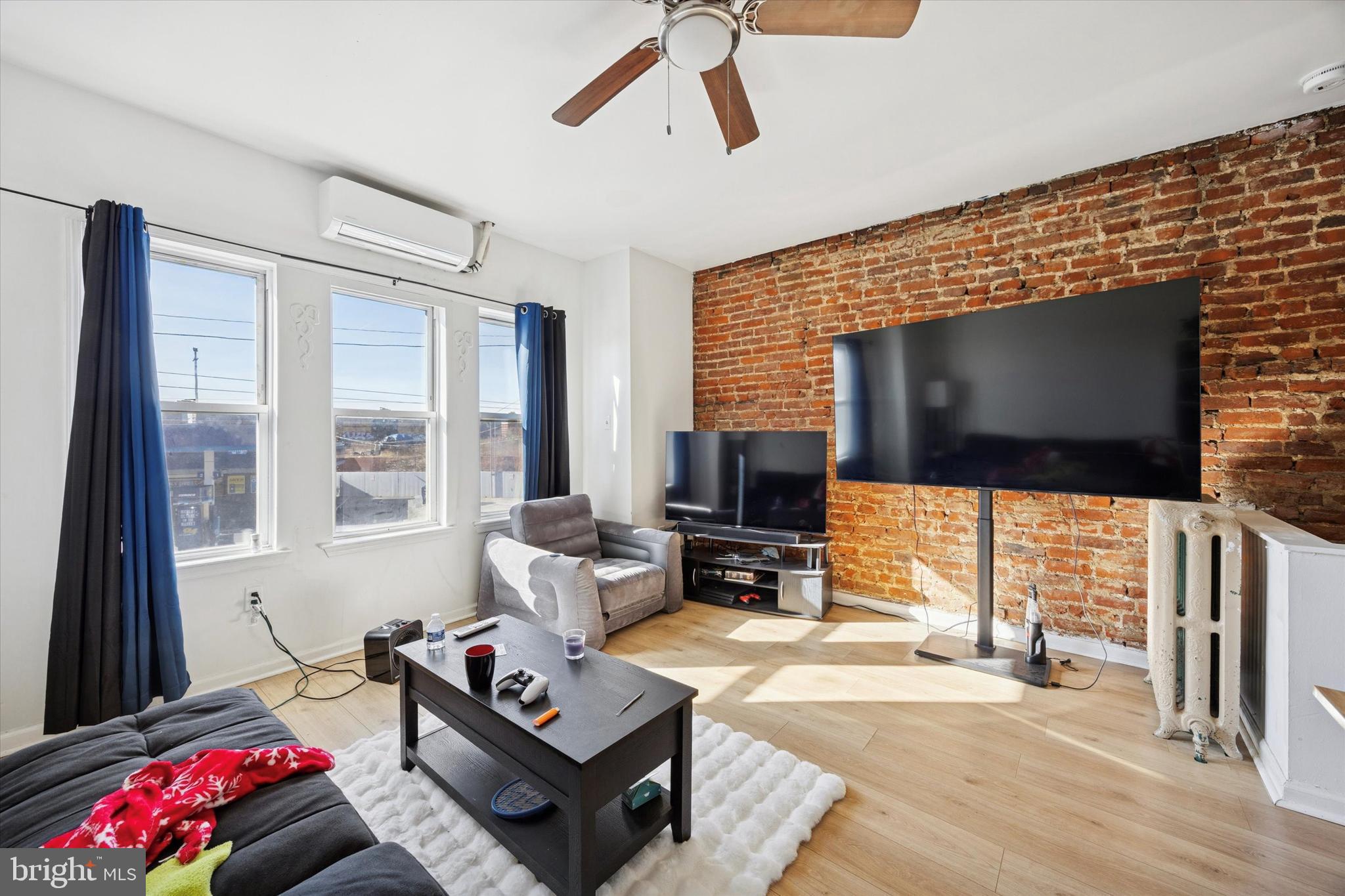 2343 E SOMERSET STREET