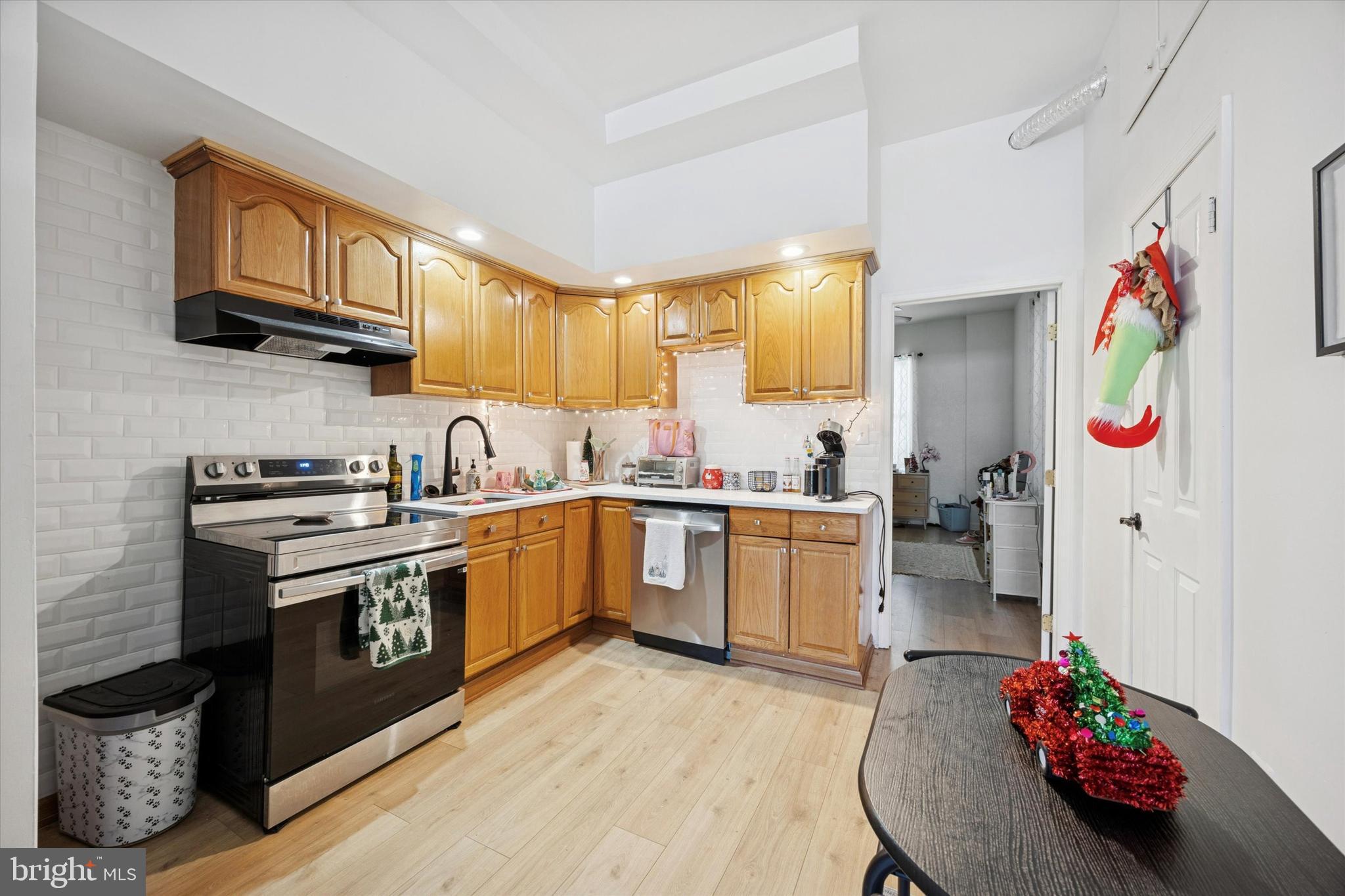 2343 E SOMERSET STREET