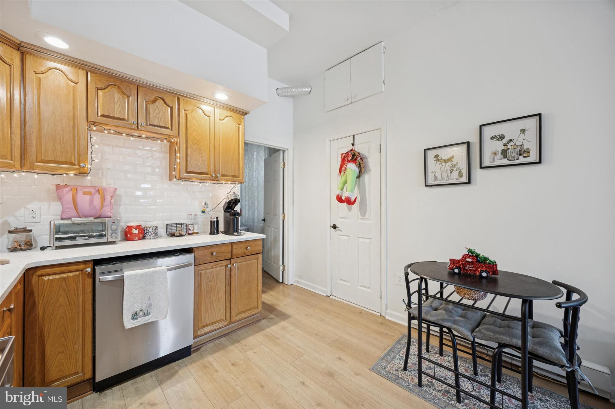 2343 E SOMERSET STREET