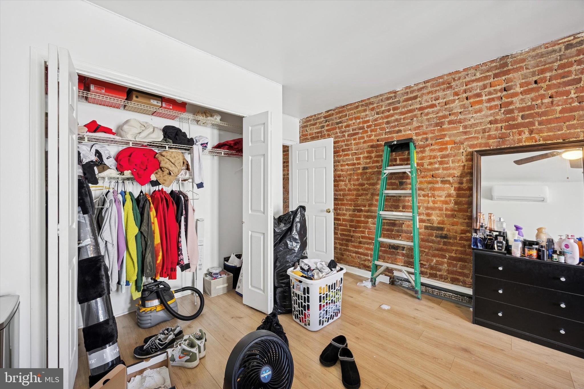 2343 E SOMERSET STREET