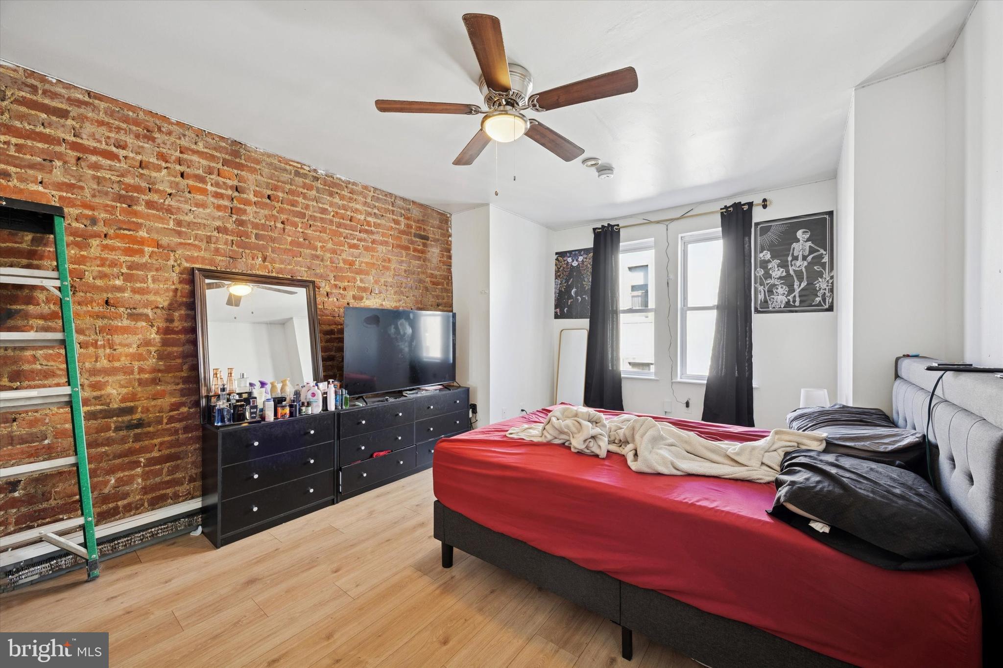 2343 E SOMERSET STREET