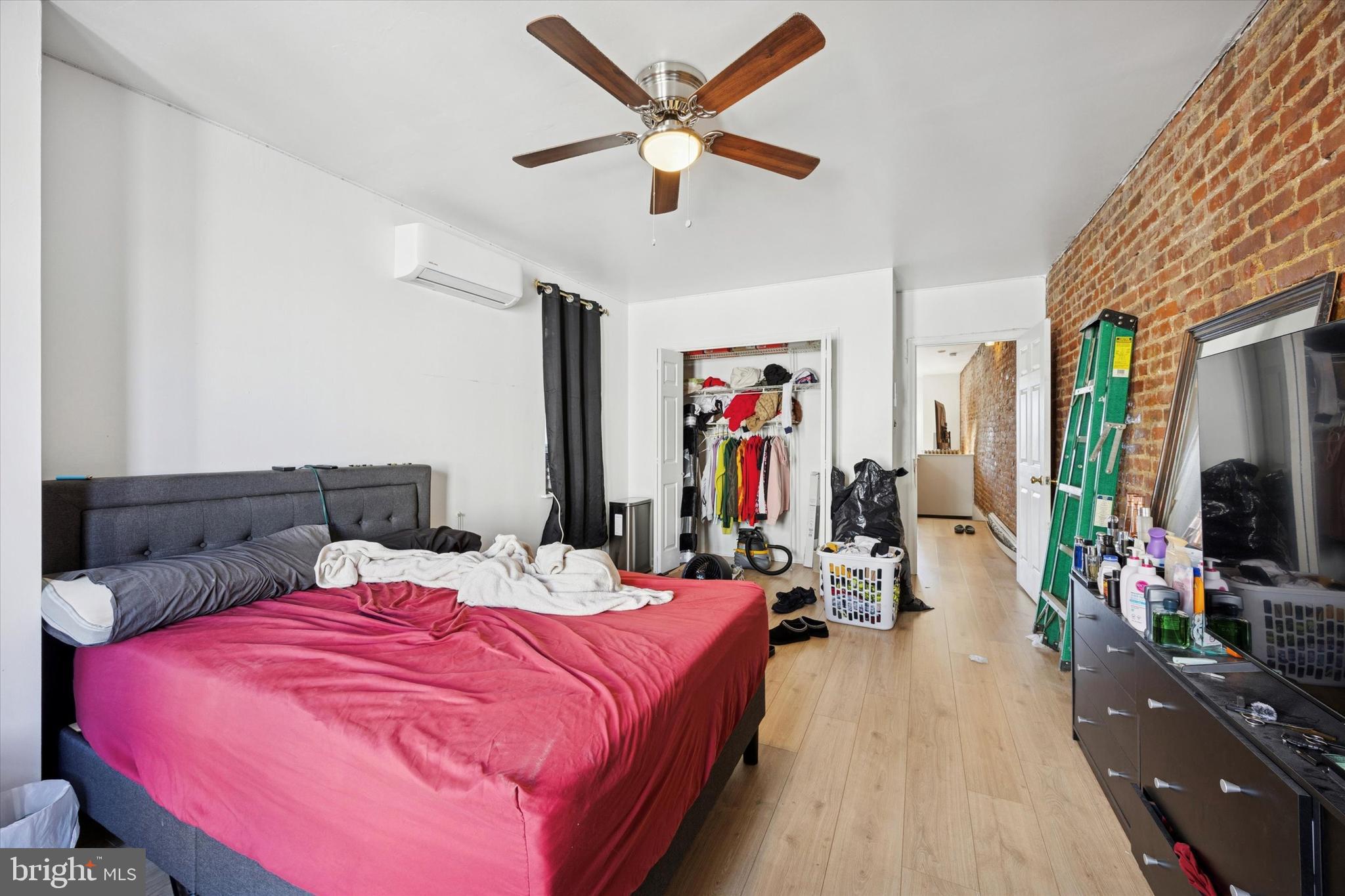 2343 E SOMERSET STREET